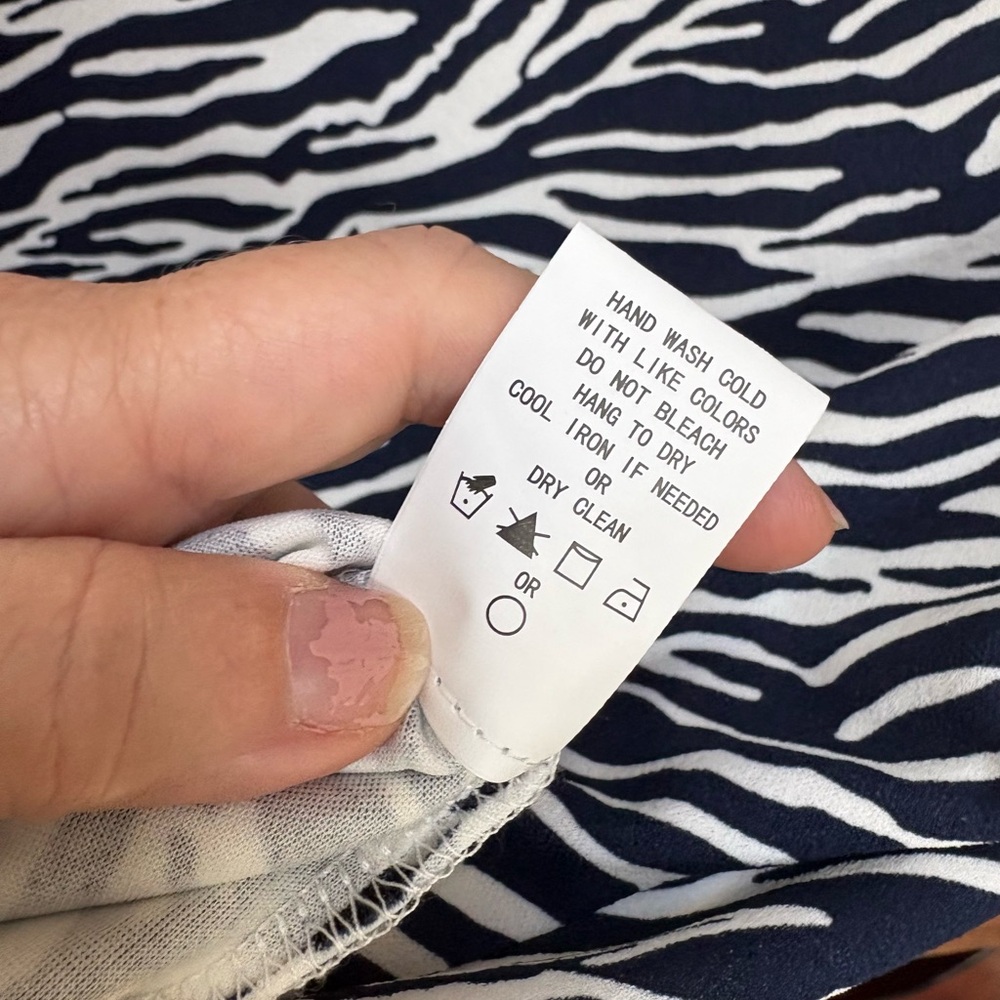 MELLODAY Blue and White Zebra Print Short Sleeve Top NWOT Size M - Picture 6 of 6